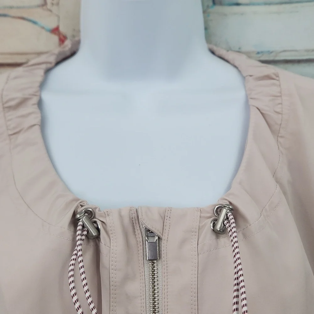 Athleta Chill Bomber in Beach‎ Stone